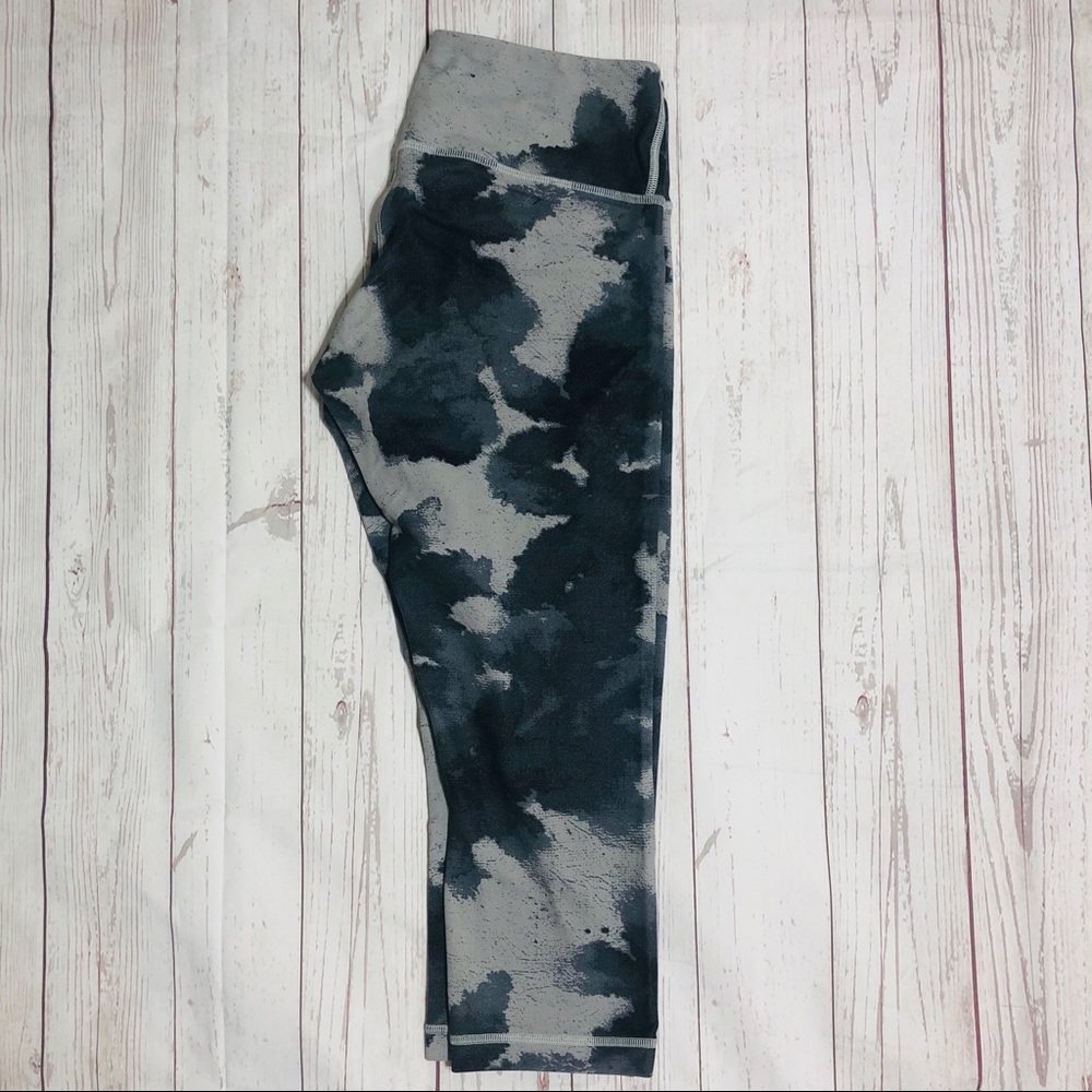 Lululemon gray camo crop ankle pant
